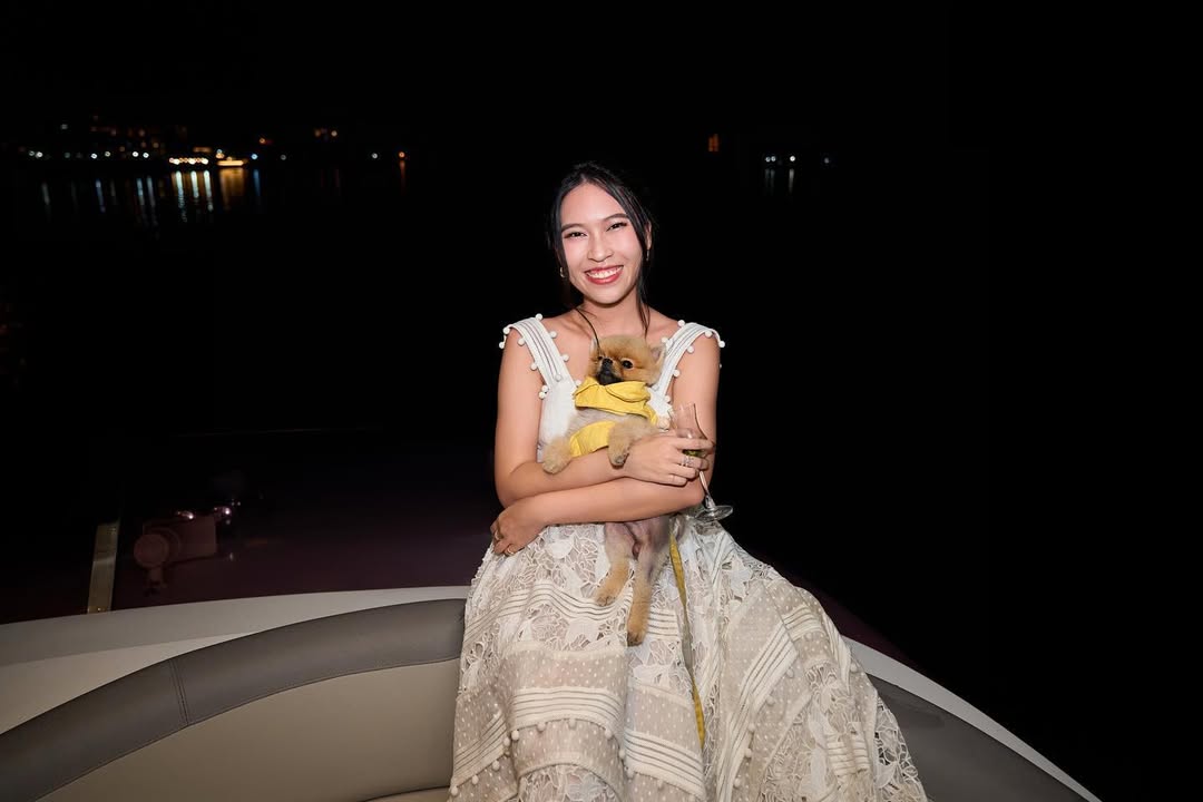Công chúa "đế chế giải trí" được tất cả các Anh Trai cưng chiều: Đặc quyền VIP, profile khủng- Ảnh 6. Công chúa "đế chế giải trí" được tất cả các Anh Trai cưng chiều: Đặc quyền VIP, profile khủng- Ảnh 6.