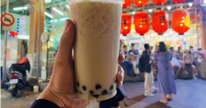 Nữ ca sỹ phải bỏ nghề, họng đau như dao cắt do nghiện trà sữa- Ảnh 1. Nữ ca sỹ phải bỏ nghề, họng đau như dao cắt do nghiện trà sữa- Ảnh 1.