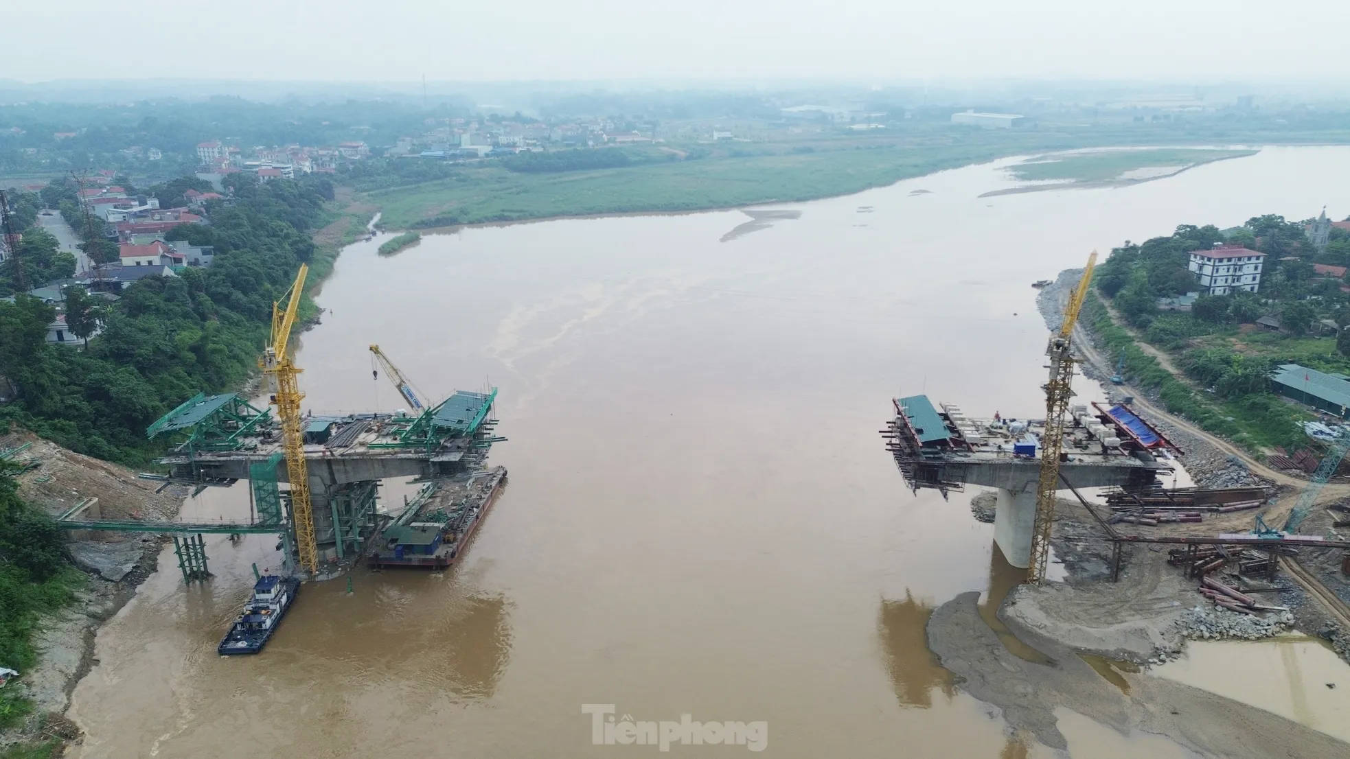 Cầu Phong Châu mới dự kiến hợp long vào dịp Quốc khánh 2/9- Ảnh 2. Cầu Phong Châu mới dự kiến hợp long vào dịp Quốc khánh 2/9- Ảnh 2.