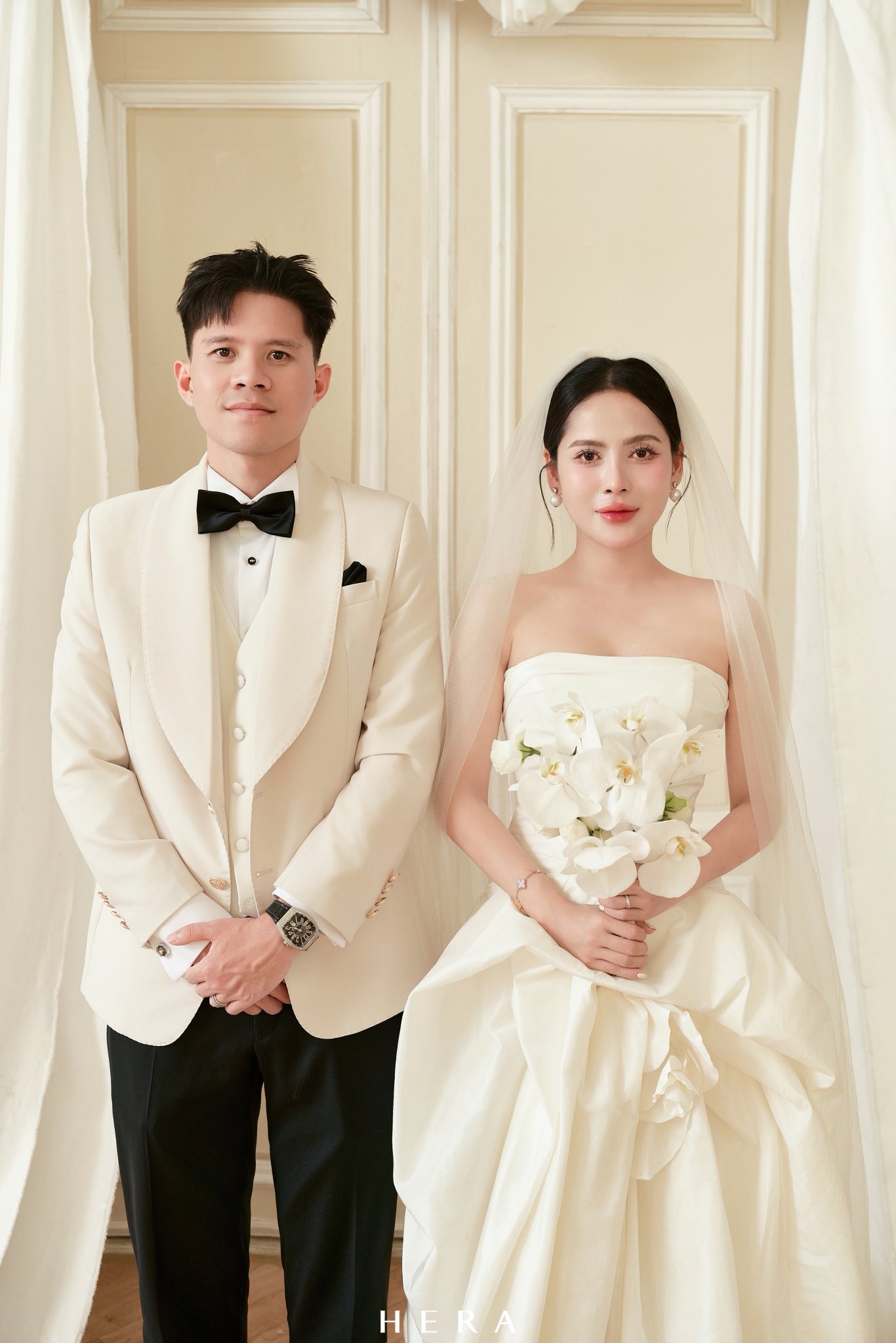 Vừa xây nhà bạc tỉ, trung vệ ĐT Việt Nam cưới luôn mẹ đơn thân, dàn sao Văn Toàn, Bùi Tiến Dũng chúc mừng- Ảnh 1.