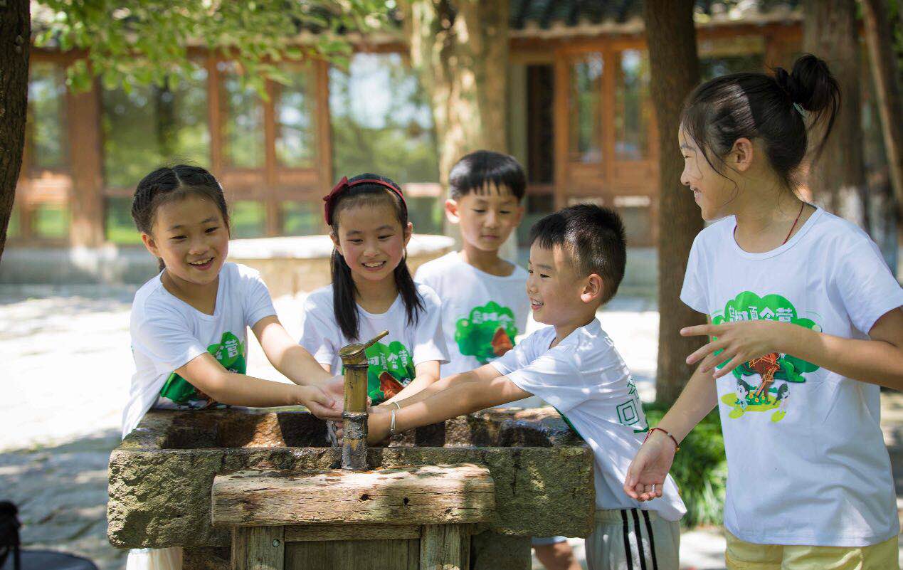 Phụ huynh khóc ròng khi con đi trại hè 40 triệu: 12 đứa trẻ nhồi nhét một phòng, suất ăn nghèo nàn và mắc một chứng bệnh- Ảnh 2. Phụ huynh khóc ròng khi con đi trại hè 40 triệu: 12 đứa trẻ nhồi nhét một phòng, suất ăn nghèo nàn và mắc một chứng bệnh- Ảnh 2.