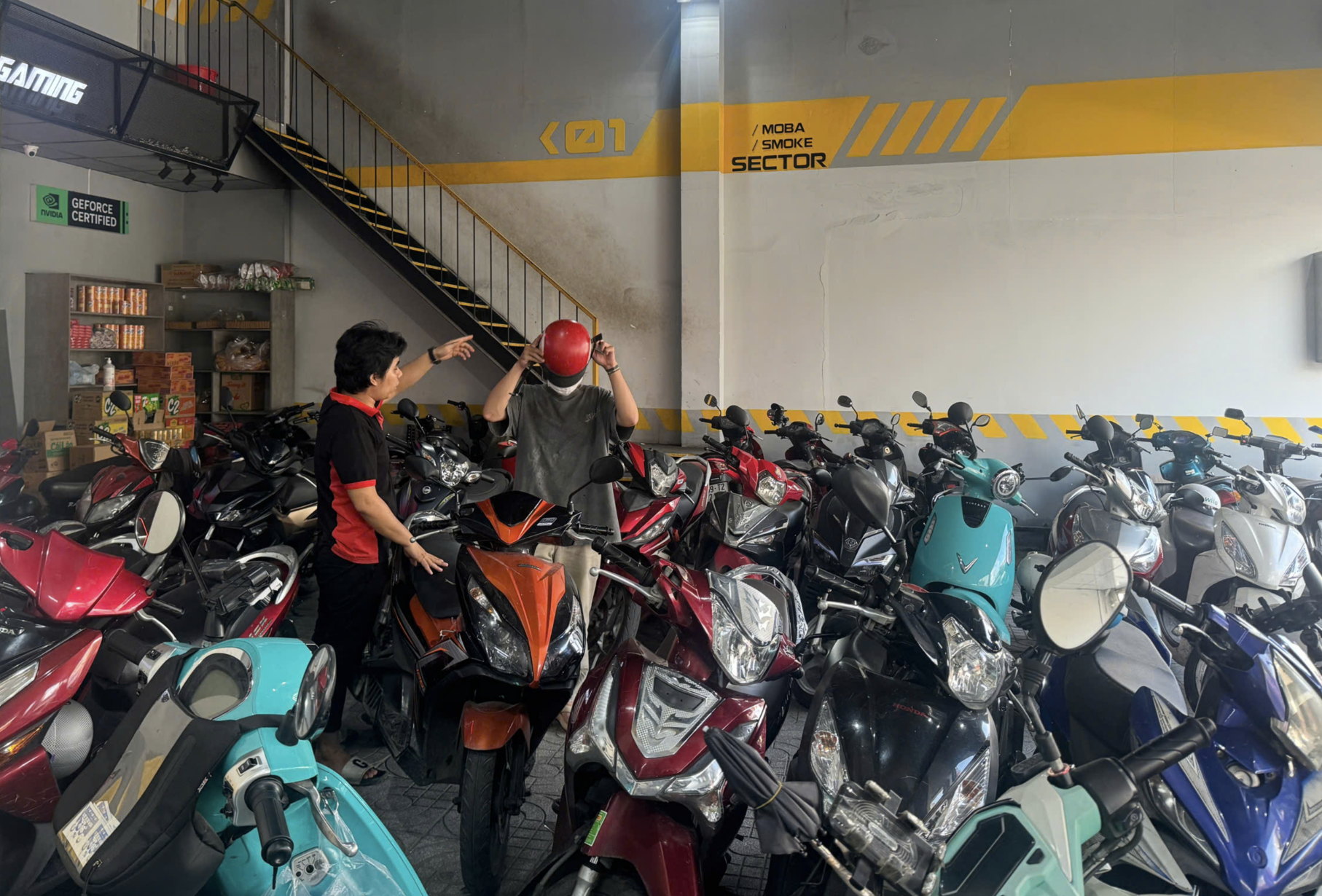 Xác định nguyên nhân khiến hai thiếu niên bị chủ quán game đánh dã man vào lúc 2h30 sáng ở TP.HCM- Ảnh 1. Xác định nguyên nhân khiến hai thiếu niên bị chủ quán game đánh dã man vào lúc 2h30 sáng ở TP.HCM- Ảnh 1.