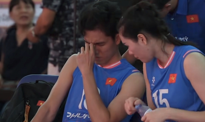 VĐV bóng chuyền nữ Việt Nam bật khóc, nhận tiền thưởng lớn hậu VTV Cup- Ảnh 1. VĐV bóng chuyền nữ Việt Nam bật khóc, nhận tiền thưởng lớn hậu VTV Cup- Ảnh 1.
