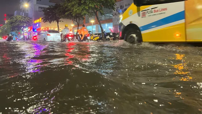 Đà Nẵng chỉ đạo khẩn để ứng phó với thời tiết cực đoan- Ảnh 2. Đà Nẵng chỉ đạo khẩn để ứng phó với thời tiết cực đoan- Ảnh 2.