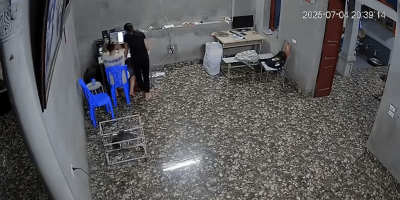 "Con đỗ rồi!" - Một tiếng hét khiến hàng triệu người chực khóc trong mùa thi vào lớp 10- Ảnh 1. "Con đỗ rồi!" - Một tiếng hét khiến hàng triệu người chực khóc trong mùa thi vào lớp 10- Ảnh 1.