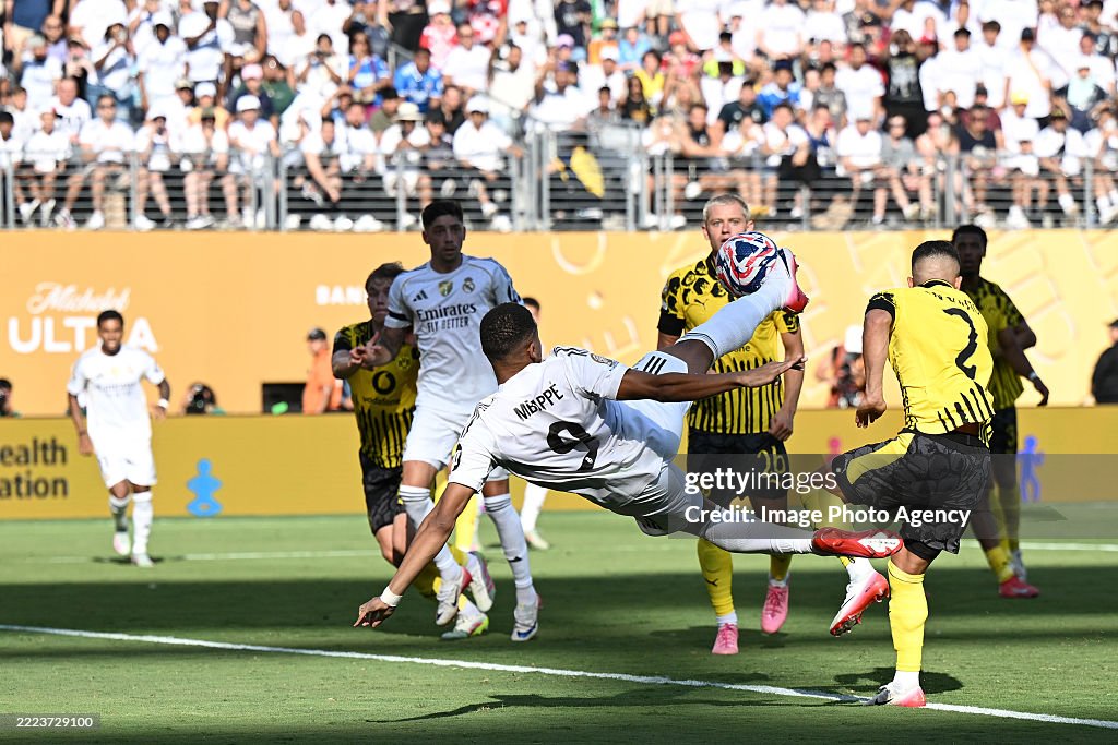 Mbappe ăn mừng đầy xúc động tưởng nhớ Diogo Jota khi lập siêu phẩm giúp Real thắng nghẹt thở Dortmund ở FIFA Club World Cup- Ảnh 5. Mbappe ăn mừng đầy xúc động tưởng nhớ Diogo Jota khi lập siêu phẩm giúp Real thắng nghẹt thở Dortmund ở FIFA Club World Cup- Ảnh 5.
