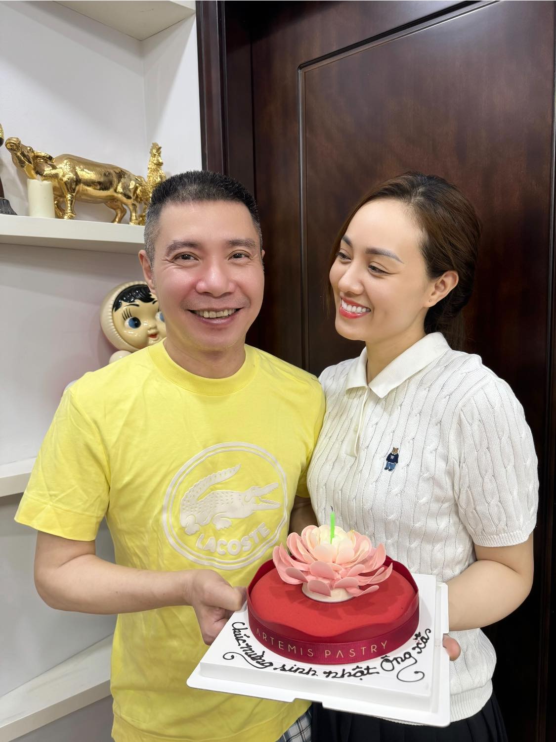 NSND Công Lý gây tranh cãi khi lên tiếng về thông tin vợ từng có 1 đời chồng- Ảnh 1. NSND Công Lý gây tranh cãi khi lên tiếng về thông tin vợ từng có 1 đời chồng- Ảnh 1.