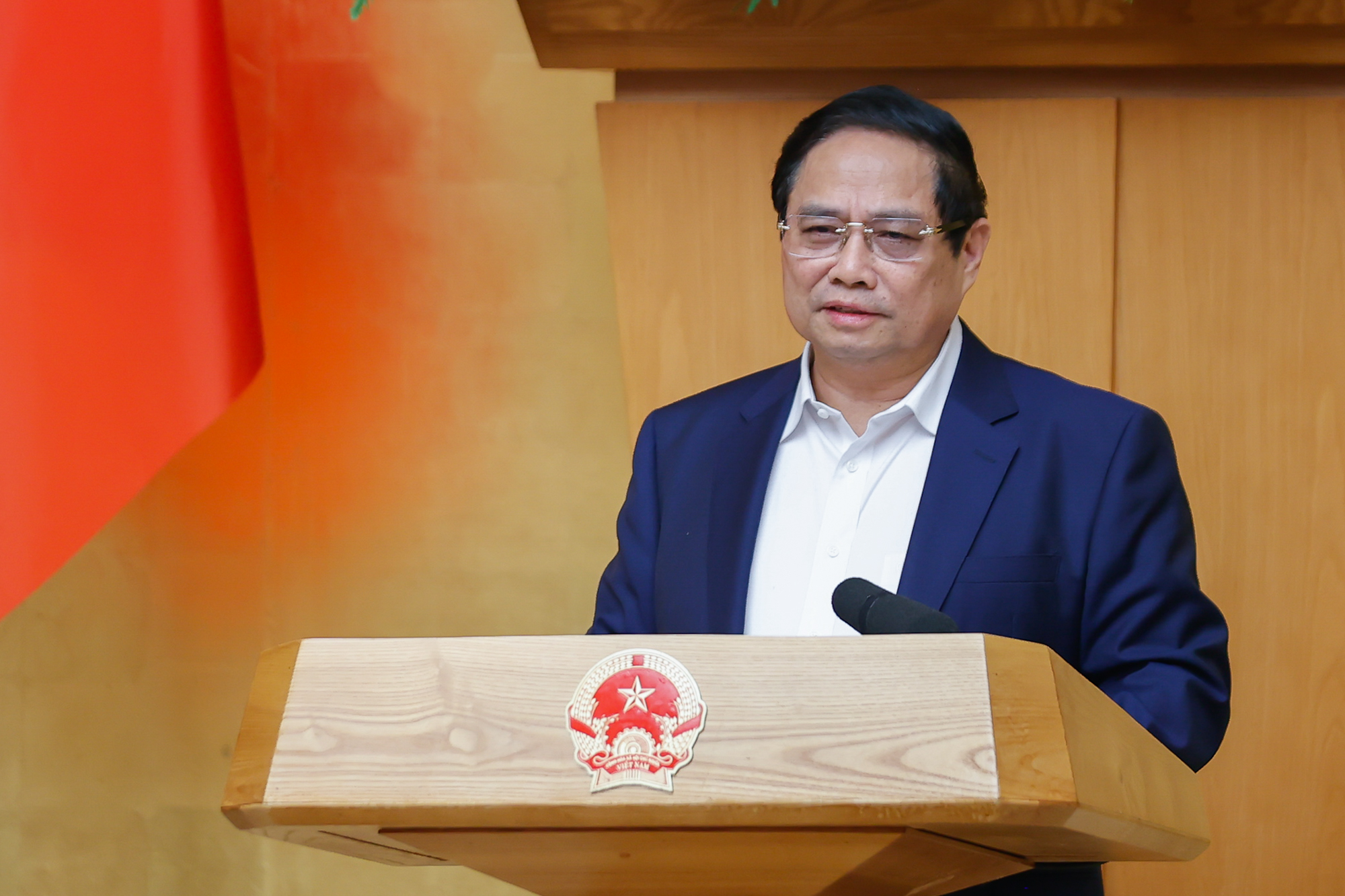 Thủ tướng: Tiến tới năm 2026 điều hành tăng trưởng tín dụng theo công cụ thị trường và gỡ bỏ hạn ngạch- Ảnh 1. Thủ tướng: Tiến tới năm 2026 điều hành tăng trưởng tín dụng theo công cụ thị trường và gỡ bỏ hạn ngạch- Ảnh 1.