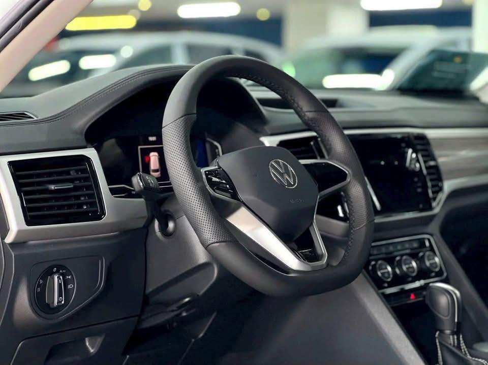 VW Teramont hạ giá kỷ lục còn 1,788 tỷ đồng: Là bản Limited nhiều 'option' xịn, tăng cạnh tranh trước Palisade, làm khó Explorer- Ảnh 2. VW Teramont hạ giá kỷ lục còn 1,788 tỷ đồng: Là bản Limited nhiều 'option' xịn, tăng cạnh tranh trước Palisade, làm khó Explorer- Ảnh 2.