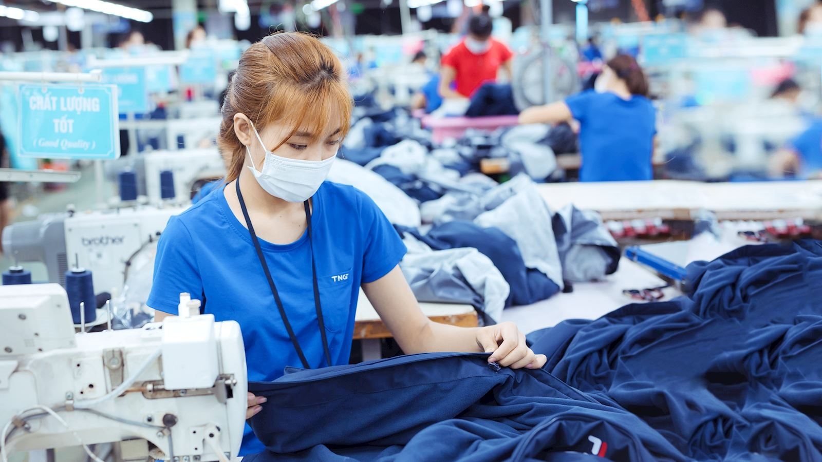 Ngành dệt may Việt Nam lần đầu ghi nhận xuất khẩu giảm trên 10% sau 30 năm- Ảnh 1. Ngành dệt may Việt Nam lần đầu ghi nhận xuất khẩu giảm trên 10% sau 30 năm- Ảnh 1.