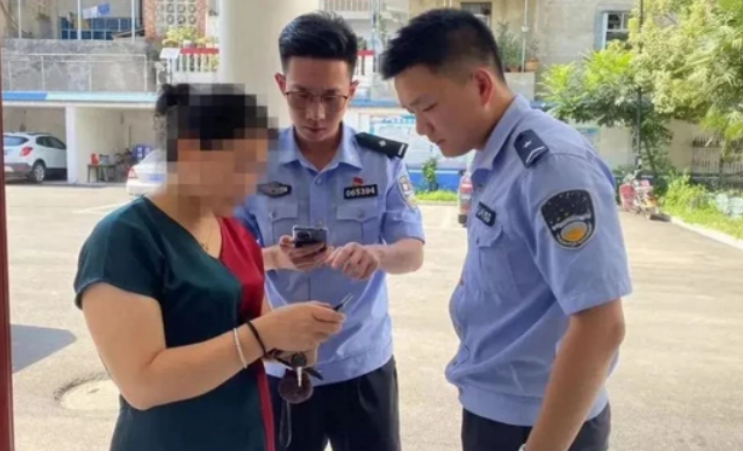 Người phụ nữ gửi tiết kiệm hơn 1 tỷ đồng, nhân viên ngân hàng lập tức dùng tiền mua bảo hiểm, bị phát hiện còn thách thức: “Chị làm lớn chuyện chúng tôi sẽ báo cảnh sát”- Ảnh 2. Người phụ nữ gửi tiết kiệm hơn 1 tỷ đồng, nhân viên ngân hàng lập tức dùng tiền mua bảo hiểm, bị phát hiện còn thách thức: “Chị làm lớn chuyện chúng tôi sẽ báo cảnh sát”- Ảnh 2.