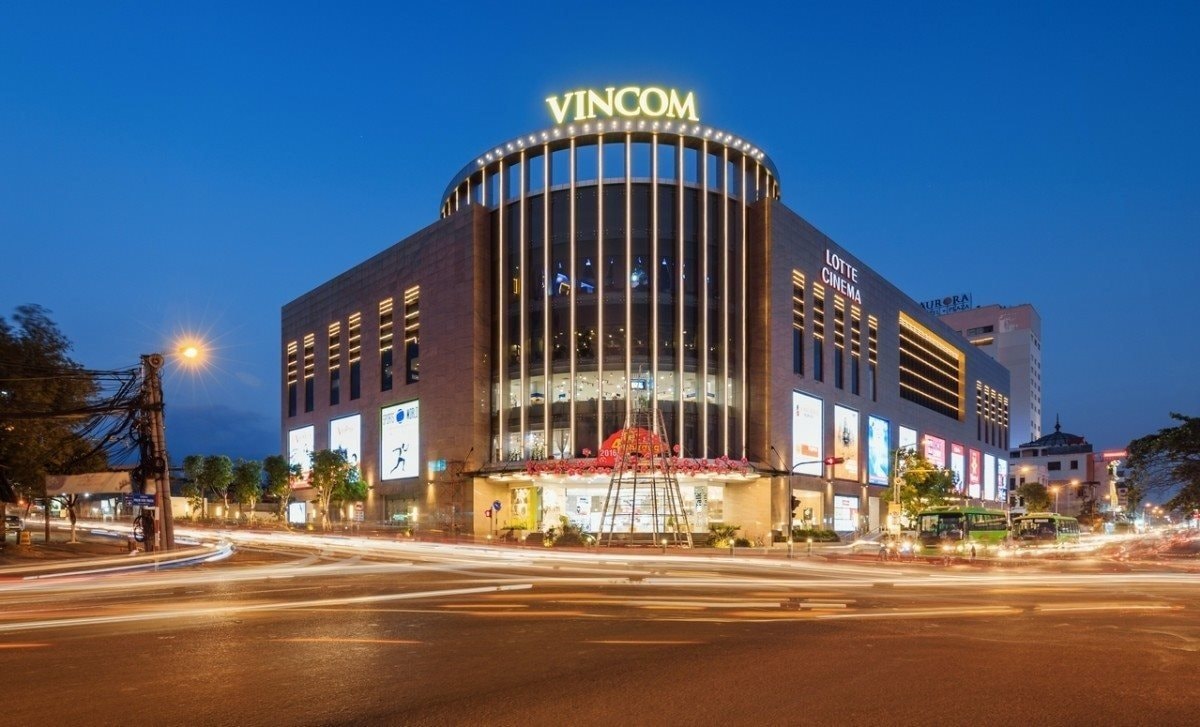 Vincom Retail (VRE) sở hữu hệ thống điện mặt trời tương đương công suất một nhà máy điện quy mô nhỏ- Ảnh 1. Vincom Retail (VRE) sở hữu hệ thống điện mặt trời tương đương công suất một nhà máy điện quy mô nhỏ- Ảnh 1.