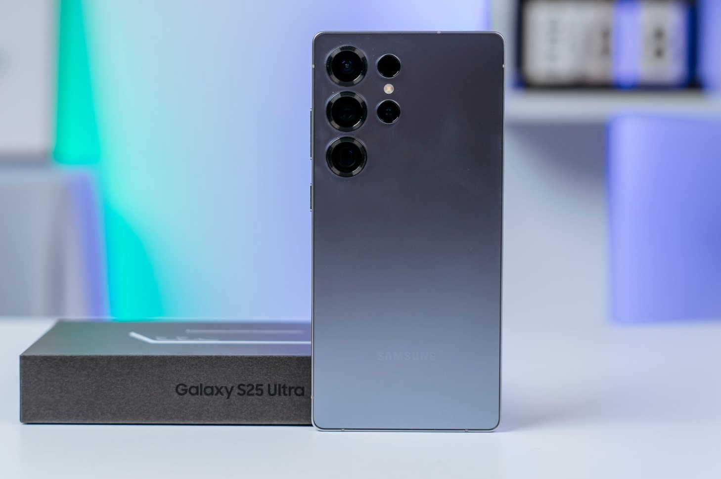 Giảm giá sốc: iPhone rẻ khó tin, giá củ sạc chạm đáy 7.000 đồng, đồng hồ thông minh "bay" tiền triệu- Ảnh 2. Giảm giá sốc: iPhone rẻ khó tin, giá củ sạc chạm đáy 7.000 đồng, đồng hồ thông minh "bay" tiền triệu- Ảnh 2.