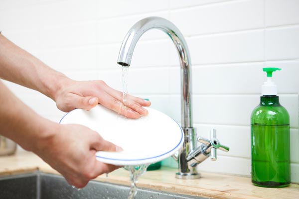 Khi rửa bát đĩa, hãy làm theo cách này để sạch hết hóa chất: Đừng vội vàng để rồi Khi rửa bát đĩa, hãy làm theo cách này để sạch hết hóa chất: Đừng vội vàng để rồi