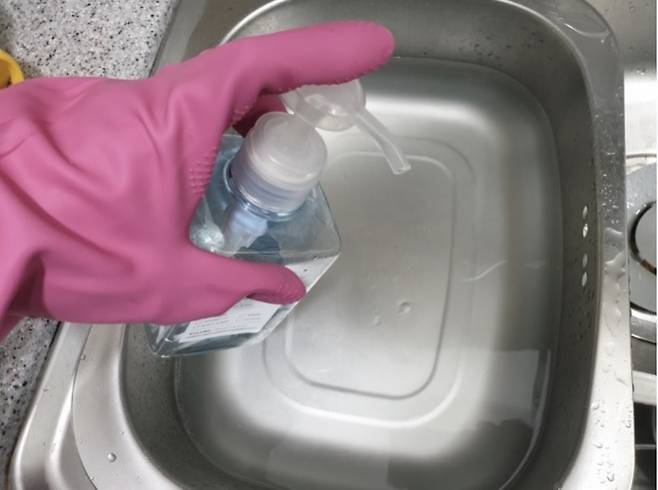 Khi rửa bát đĩa, hãy làm theo cách này để sạch hết hóa chất: Đừng vội vàng để rồi Khi rửa bát đĩa, hãy làm theo cách này để sạch hết hóa chất: Đừng vội vàng để rồi