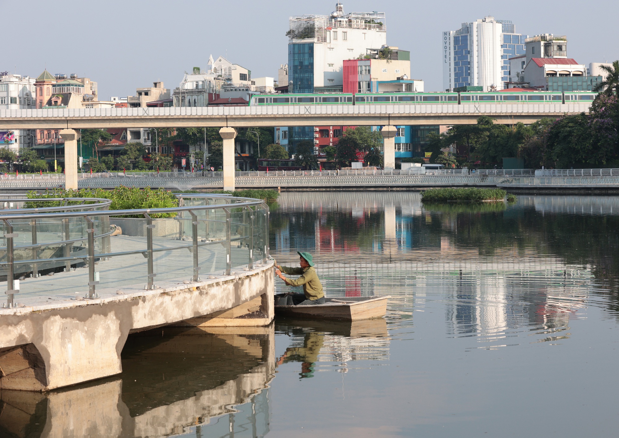 Người dân Hà Nội thích thú với diện mạo mới của hồ Hoàng Cầu sau một năm cải tạo- Ảnh 13. Người dân Hà Nội thích thú với diện mạo mới của hồ Hoàng Cầu sau một năm cải tạo- Ảnh 13.