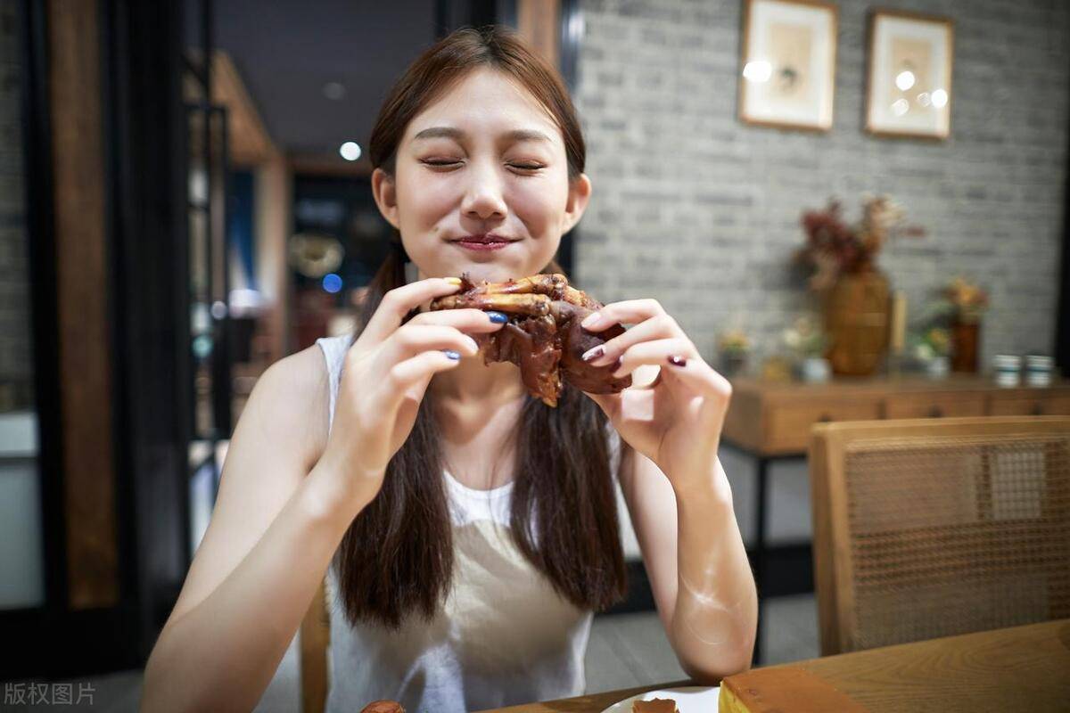 Nhìn vào việc ăn uống có thể biết mình sống được bao lâu: Người có tuổi thọ cao thường có 5 điểm này khi ăn- Ảnh 2. Nhìn vào việc ăn uống có thể biết mình sống được bao lâu: Người có tuổi thọ cao thường có 5 điểm này khi ăn- Ảnh 2.
