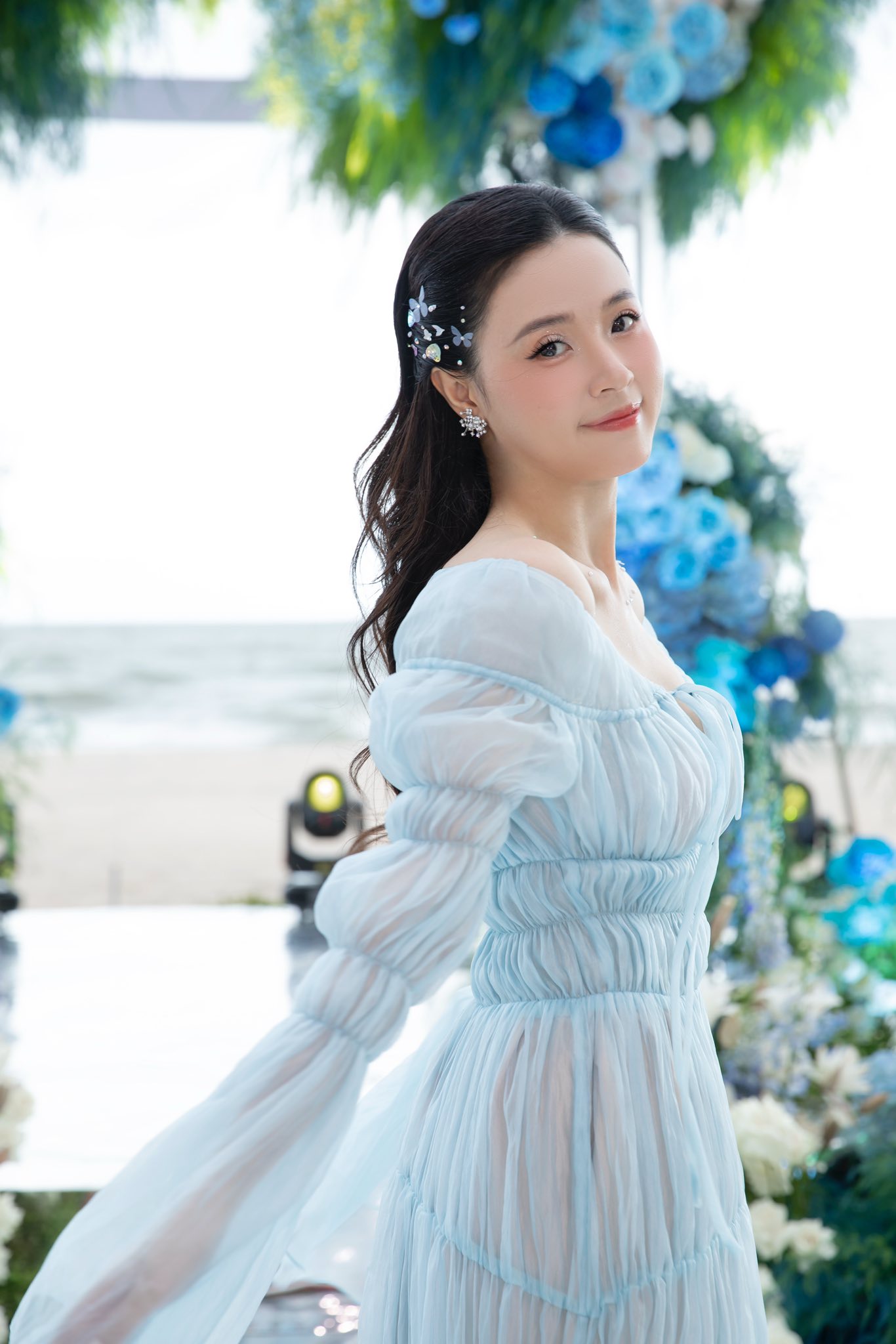 Nàng dâu hào môn Hương Liên hóa tiên tử nhờ bảo bối này, hóa ra cũng được Midu sử dụng trong dịp kỷ niệm 1 năm ngày cưới- Ảnh 1. Nàng dâu hào môn Hương Liên hóa tiên tử nhờ bảo bối này, hóa ra cũng được Midu sử dụng trong dịp kỷ niệm 1 năm ngày cưới- Ảnh 1.