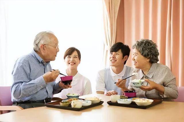 Nhìn vào việc ăn uống có thể biết mình sống được bao lâu: Người có tuổi thọ cao thường có 5 điểm này khi ăn- Ảnh 3. Nhìn vào việc ăn uống có thể biết mình sống được bao lâu: Người có tuổi thọ cao thường có 5 điểm này khi ăn- Ảnh 3.