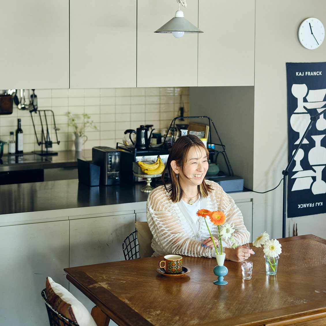 Người phụ nữ trung niên bỏ phố về quê, sống trong ngôi nhà gỗ cũ: “Tôi không còn là cỗ máy, mà là chính mình”- Ảnh 1. Người phụ nữ trung niên bỏ phố về quê, sống trong ngôi nhà gỗ cũ: “Tôi không còn là cỗ máy, mà là chính mình”- Ảnh 1.