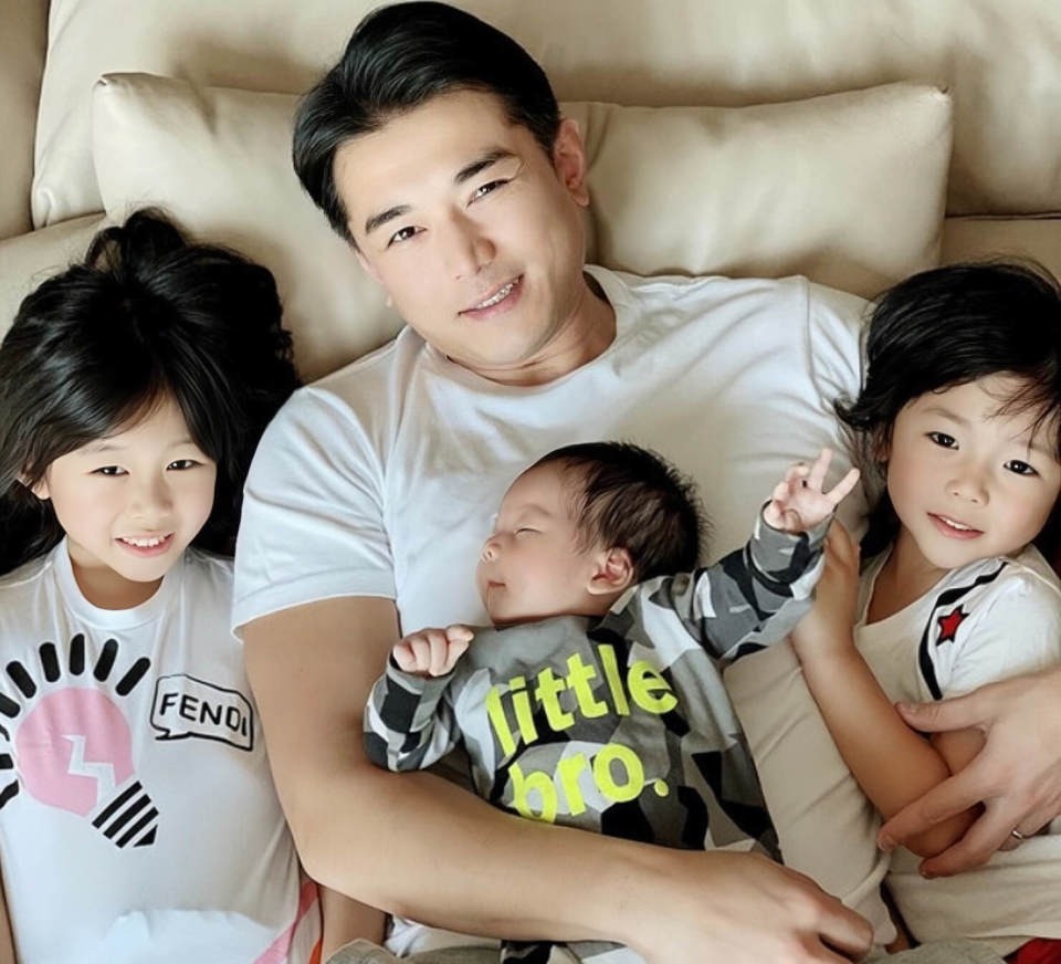 Từng làm khuynh đảo màn ảnh, nam diễn viên giờ ‘sống sót’ bằng nghề… livestream bán thịt bò- Ảnh 3. Từng làm khuynh đảo màn ảnh, nam diễn viên giờ ‘sống sót’ bằng nghề… livestream bán thịt bò- Ảnh 3.