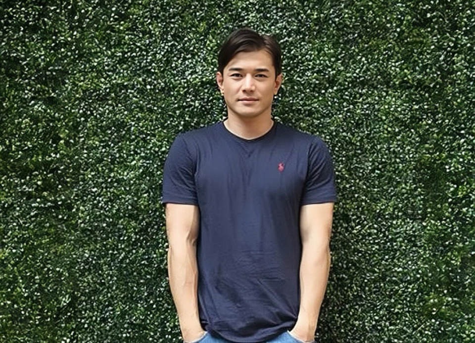 Từng làm khuynh đảo màn ảnh, nam diễn viên giờ ‘sống sót’ bằng nghề… livestream bán thịt bò- Ảnh 2. Từng làm khuynh đảo màn ảnh, nam diễn viên giờ ‘sống sót’ bằng nghề… livestream bán thịt bò- Ảnh 2.