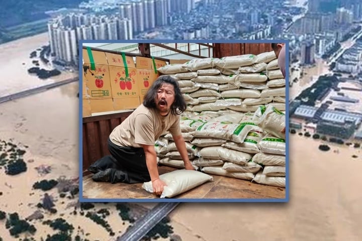 Người bại liệt nhặt ve chai gửi 5 tấn đồ cho nạn nhân lũ lụt, chỉ còn 2.000 đồng- Ảnh 1. Người bại liệt nhặt ve chai gửi 5 tấn đồ cho nạn nhân lũ lụt, chỉ còn 2.000 đồng- Ảnh 1.