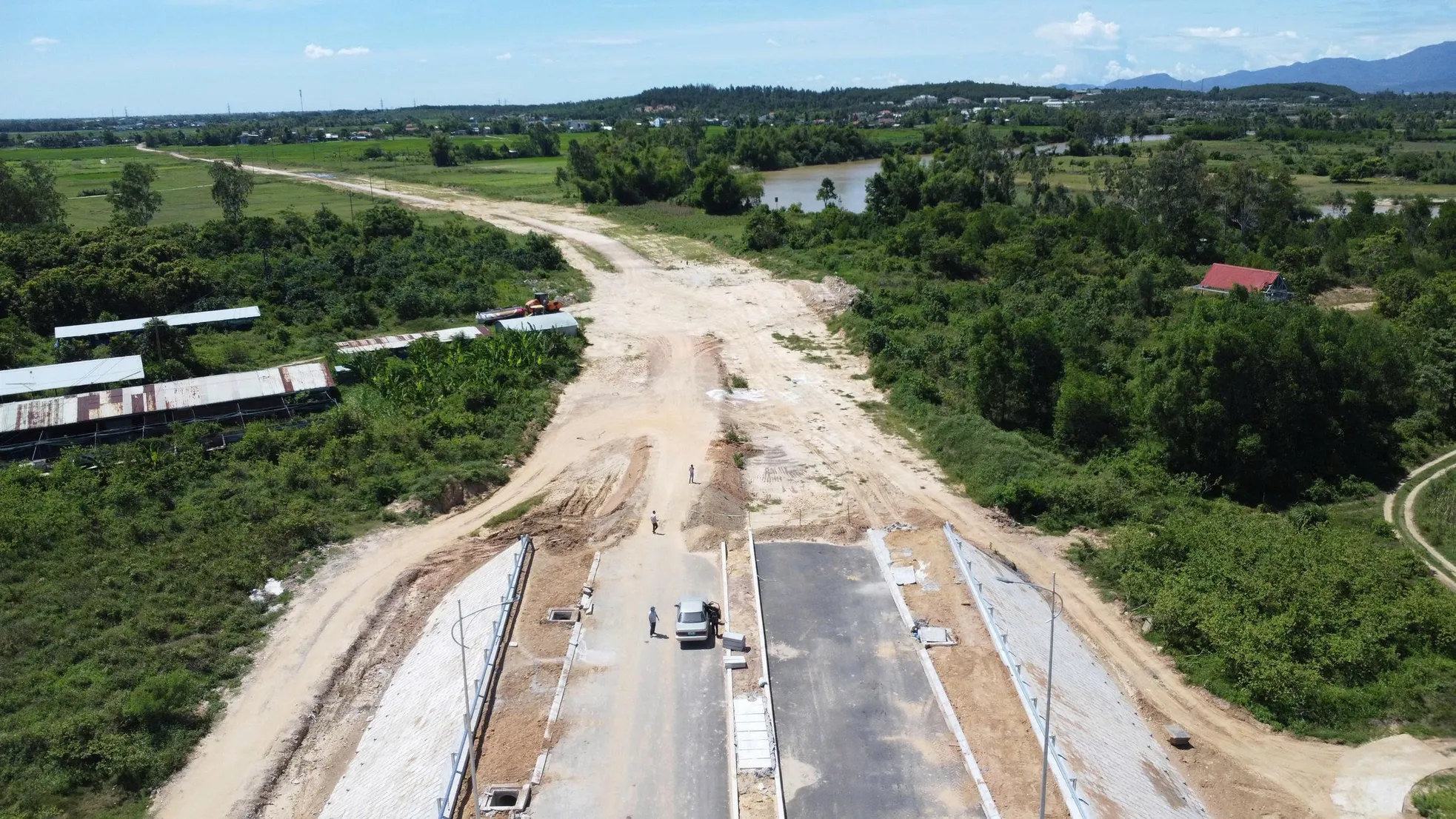Cầu hơn 270 tỷ đồng ở Đà Nẵng thi công xong 'nằm chờ' đường dẫn- Ảnh 7. Cầu hơn 270 tỷ đồng ở Đà Nẵng thi công xong 'nằm chờ' đường dẫn- Ảnh 7.