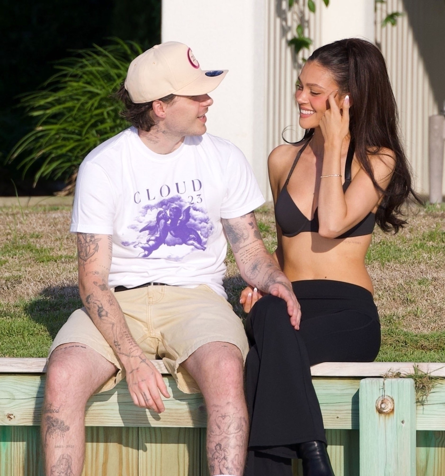 Bắt gặp con cả bất hiếu nhà Beckham ôm nữ thừa kế nhà tỷ phú không rời, bố mẹ đẻ chỉ còn là Bắt gặp con cả bất hiếu nhà Beckham ôm nữ thừa kế nhà tỷ phú không rời, bố mẹ đẻ chỉ còn là