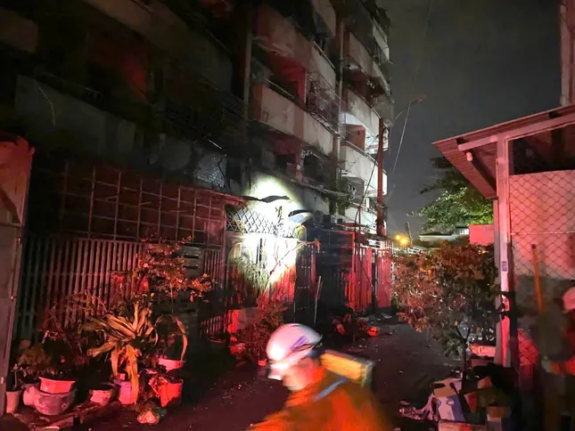 Cháy cư xá ở TPHCM, 8 người tử vong- Ảnh 2.