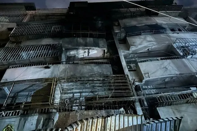 Cháy cư xá ở TPHCM, 8 người tử vong- Ảnh 1.