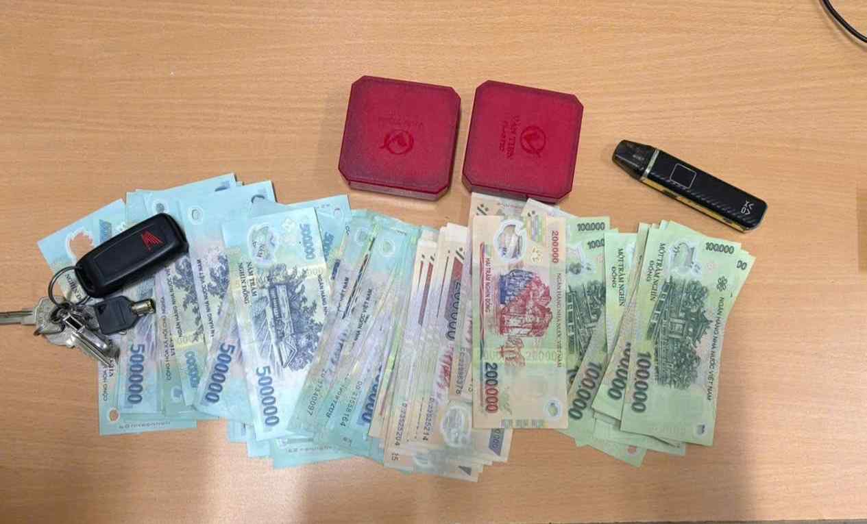 Bắt Ngô Đăng Phong - kẻ cướp tiệm vàng phố Núi Trúc- Ảnh 1. Bắt Ngô Đăng Phong - kẻ cướp tiệm vàng phố Núi Trúc- Ảnh 1.