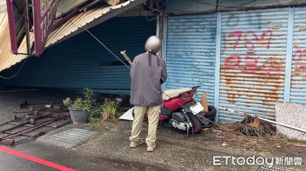 Kinh hoàng cảnh tượng bão Danas tàn phá Đài Loan (Trung Quốc): 2 người chết, hàng trăm người bị thương, hơn 3.400 người phải sơ tán- Ảnh 5. Kinh hoàng cảnh tượng bão Danas tàn phá Đài Loan (Trung Quốc): 2 người chết, hàng trăm người bị thương, hơn 3.400 người phải sơ tán- Ảnh 5.