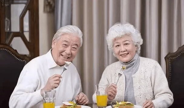 Nhìn vào việc ăn uống có thể biết mình sống được bao lâu: Người có tuổi thọ cao thường có 5 điểm này khi ăn- Ảnh 1. Nhìn vào việc ăn uống có thể biết mình sống được bao lâu: Người có tuổi thọ cao thường có 5 điểm này khi ăn- Ảnh 1.