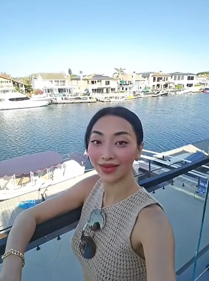 Nữ ca sĩ sở hữu 2 cơ ngơi hoành tráng, biệt thự ven biển trị giá 100 tỷ, U50 hôn nhân viên mãn- Ảnh 5. Nữ ca sĩ sở hữu 2 cơ ngơi hoành tráng, biệt thự ven biển trị giá 100 tỷ, U50 hôn nhân viên mãn- Ảnh 5.