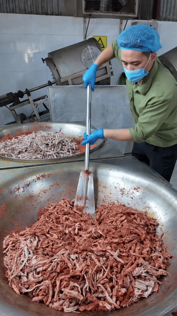 Lê Anh Nuôi đính chính về khô heo cháy tỏi vướng “thị phi”- Ảnh 2. Lê Anh Nuôi đính chính về khô heo cháy tỏi vướng “thị phi”- Ảnh 2.