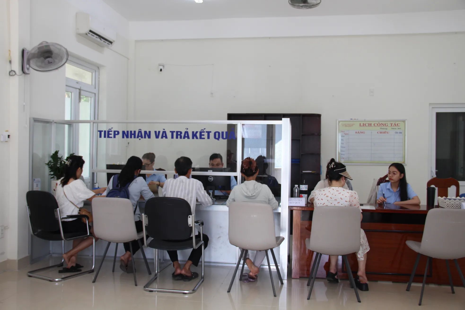 Ngày đi làm thủ tục đất đai ở phường- Ảnh 8.