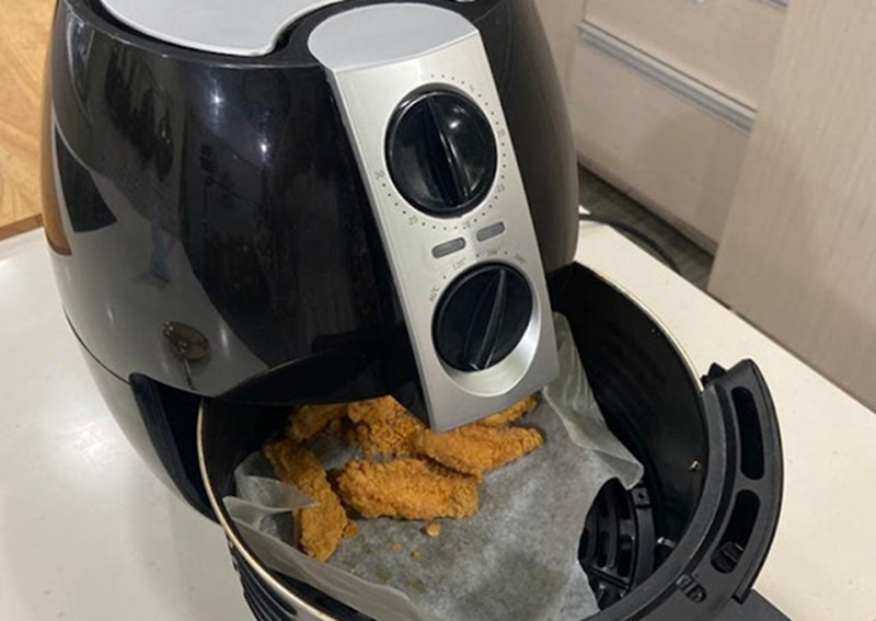 Dùng nồi chiên không dầu nhất quyết ĐỪNG cho 7 thực phẩm này vào, khó giòn, dễ sinh chất gây ung thư: Cái đầu tiên nhiều trẻ em mê tít- Ảnh 3.