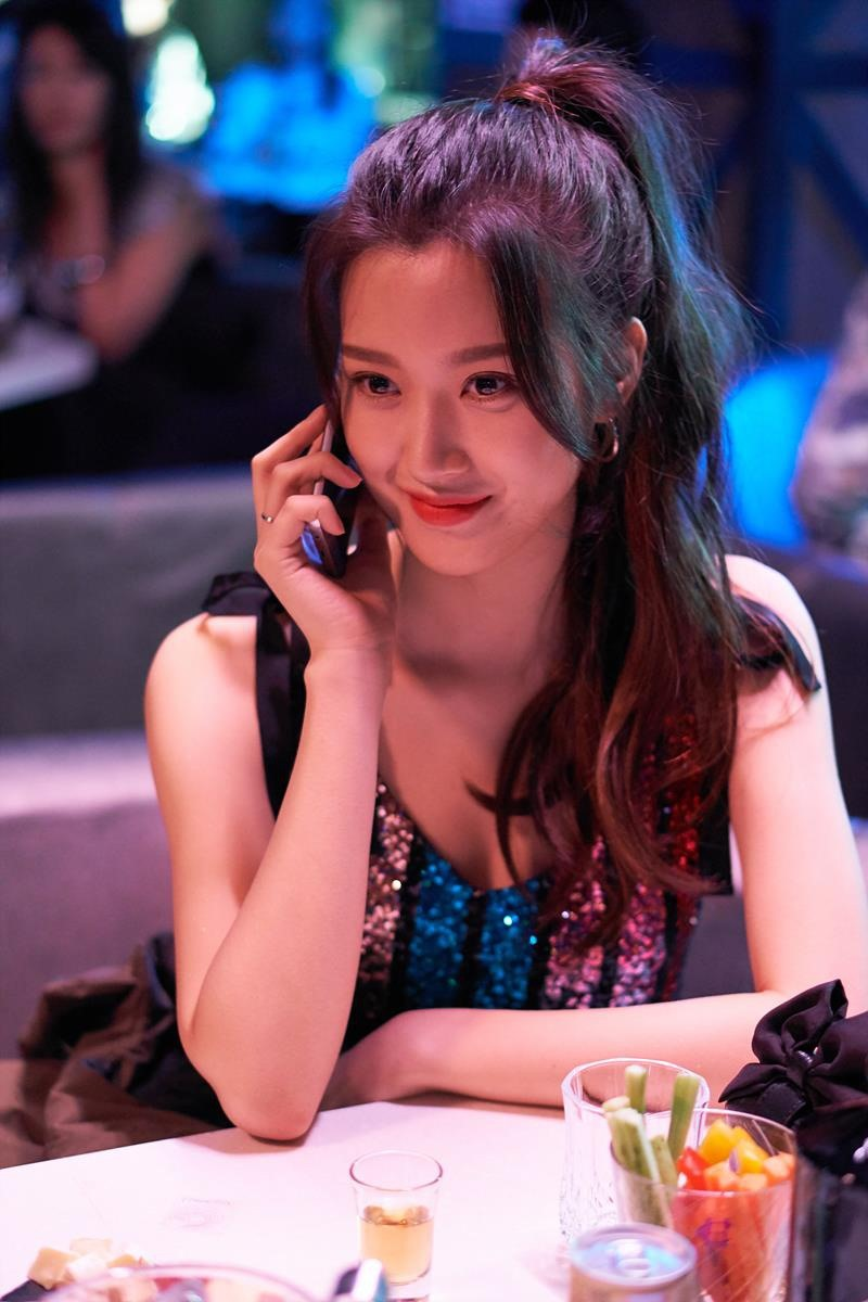 Cả showbiz phải chịu thua khi tiểu thư tài phiệt này lên đồ, siêu sang từ phim đến đời không cần phải diễn- Ảnh 8.