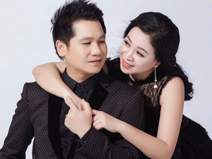 'Ông hoàng nhạc đỏ' bị đồng nghiệp khui 'mỗi mùa lễ hội lại tậu một căn nhà'- Ảnh 3. 'Ông hoàng nhạc đỏ' bị đồng nghiệp khui 'mỗi mùa lễ hội lại tậu một căn nhà'- Ảnh 3.