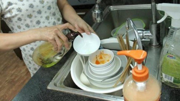 Khi rửa bát đĩa, hãy làm theo cách này để sạch hết hóa chất: Đừng vội vàng để rồi Khi rửa bát đĩa, hãy làm theo cách này để sạch hết hóa chất: Đừng vội vàng để rồi