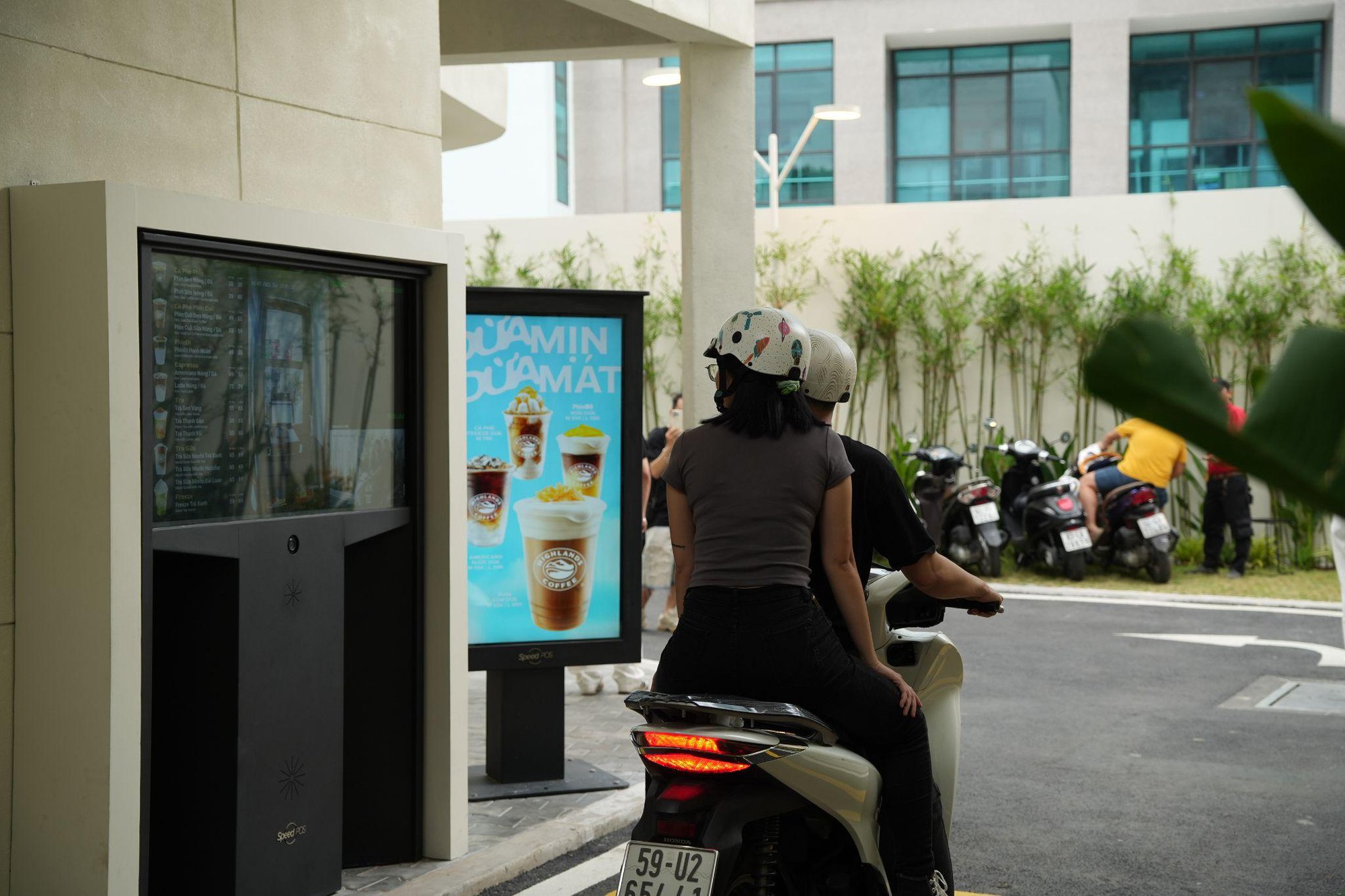Cửa hàng Drive-Thru của Highlands: Trào lưu hay tất yếu- Ảnh 1. Cửa hàng Drive-Thru của Highlands: Trào lưu hay tất yếu- Ảnh 1.