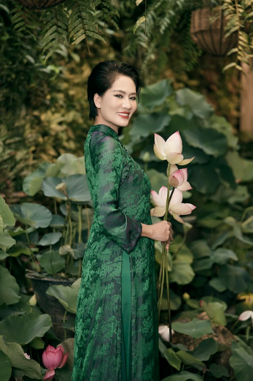 Dàn sao Việt hội tụ giữa vườn thơ của Cao Minh Tiến, xao xuyến với show thời trang trong vườn sen đẹp mộng mị- Ảnh 3. Dàn sao Việt hội tụ giữa vườn thơ của Cao Minh Tiến, xao xuyến với show thời trang trong vườn sen đẹp mộng mị- Ảnh 3.