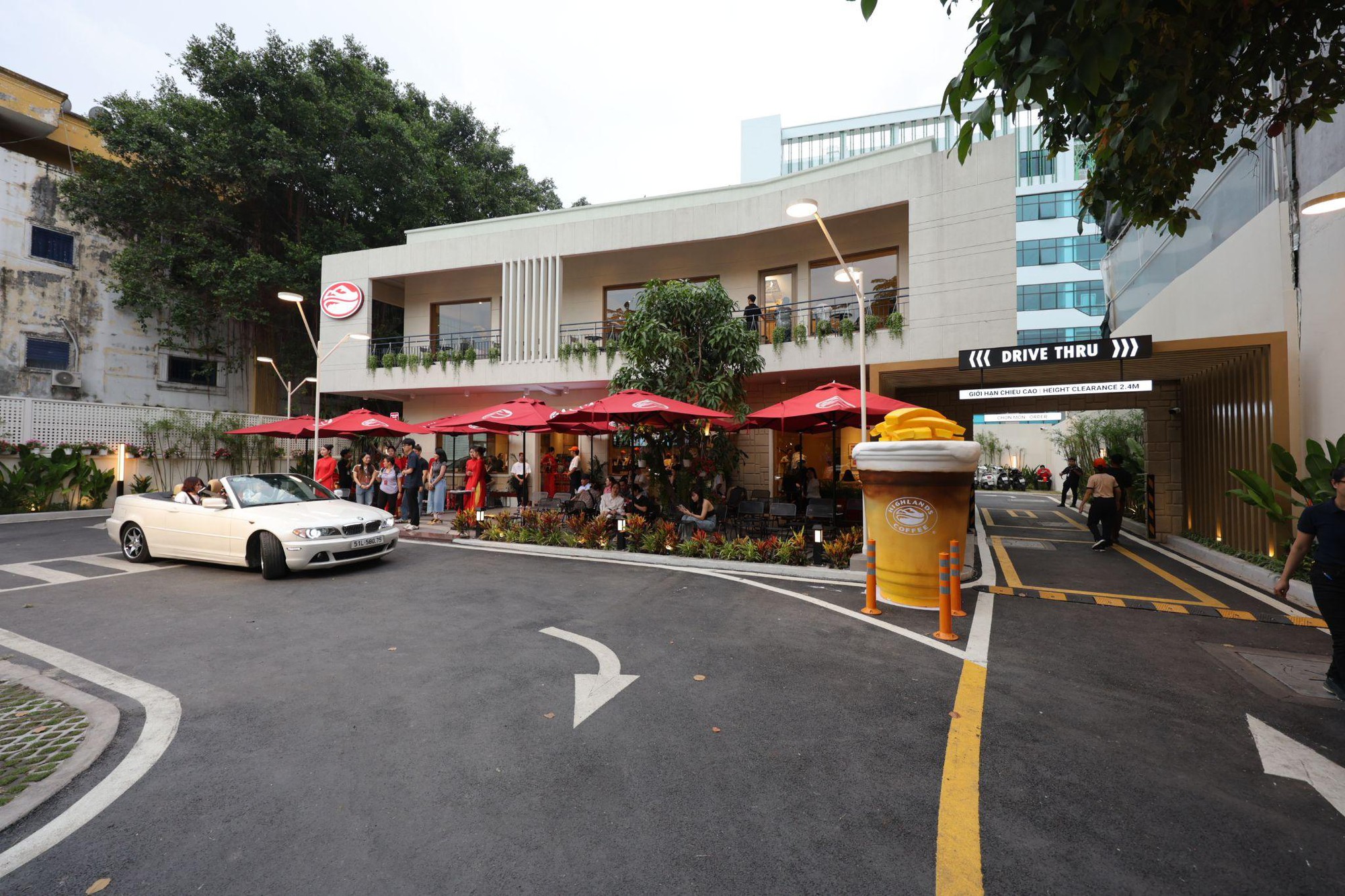 Cửa hàng Drive-Thru của Highlands: Trào lưu hay tất yếu- Ảnh 2. Cửa hàng Drive-Thru của Highlands: Trào lưu hay tất yếu- Ảnh 2.