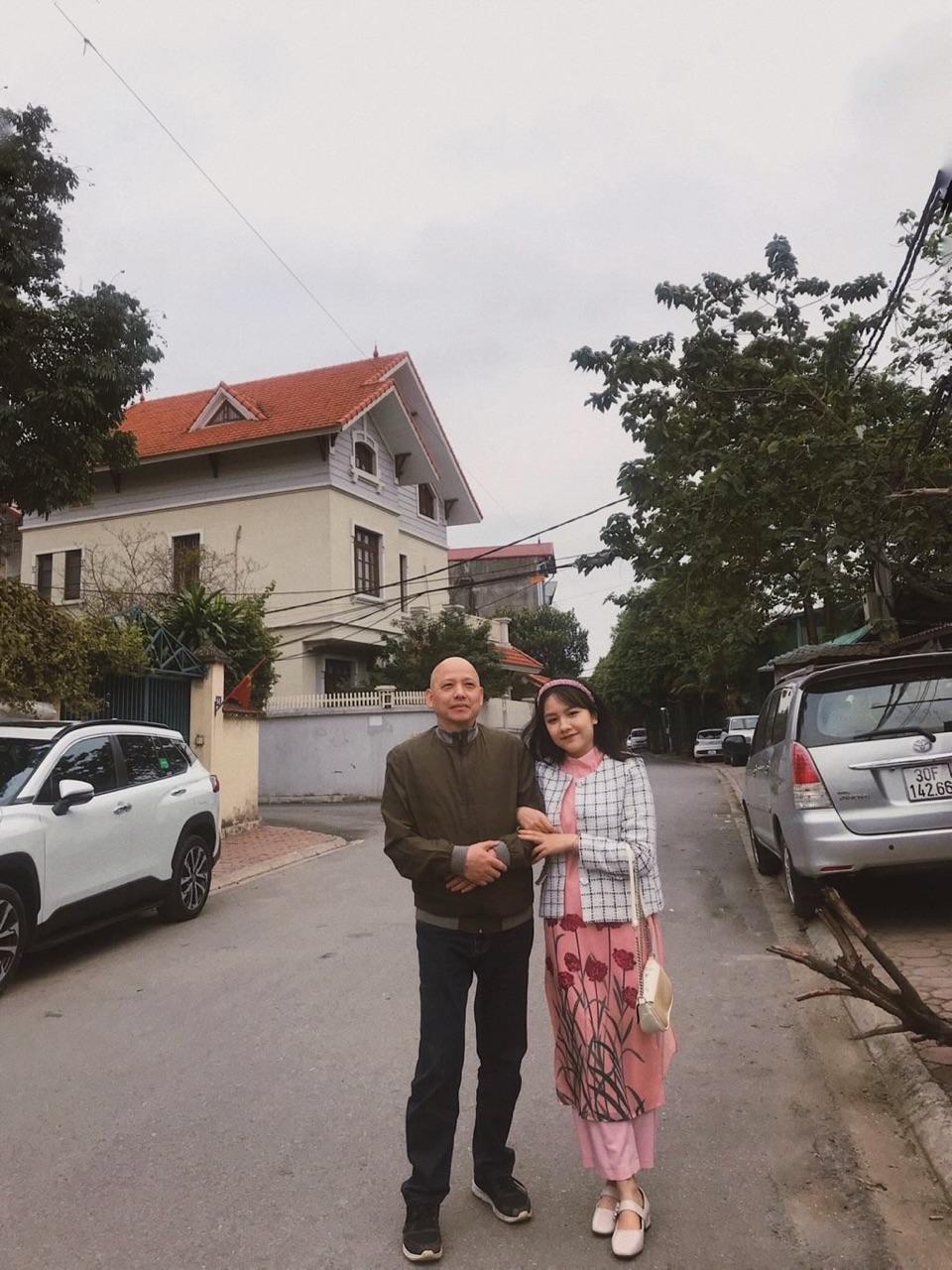 Ông ngoại Hà Nội một tay chăm cháu 7 tháng tuổi, chăm con gái ở cữ từ A đến Z nổi tiếng khắp cõi mạng- Ảnh 1.