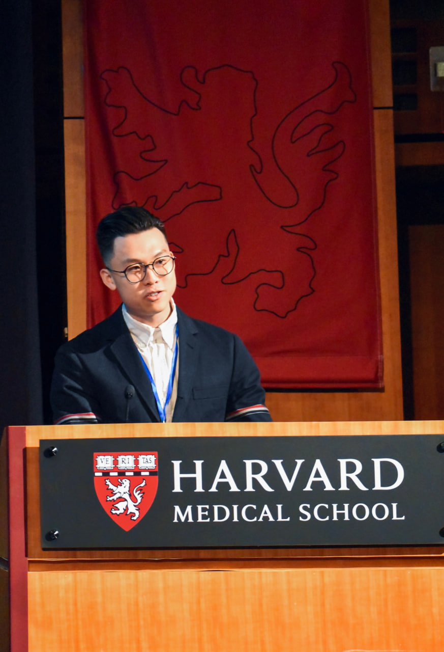 Gặp chàng trai Việt được mời thuyết trình tại ĐH Y Harvard: Có bố mẹ làm ở Viện Nghiên cứu Hạt nhân, dạy con theo cách không ai ngờ tới- Ảnh 1. Gặp chàng trai Việt được mời thuyết trình tại ĐH Y Harvard: Có bố mẹ làm ở Viện Nghiên cứu Hạt nhân, dạy con theo cách không ai ngờ tới- Ảnh 1.