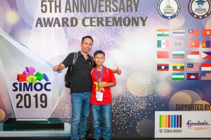 'Thần đồng tính nhẩm' nổi tiếng từ 8 tuổi, khiến đối thủ khóc vì run giờ ra sao?- Ảnh 2. 'Thần đồng tính nhẩm' nổi tiếng từ 8 tuổi, khiến đối thủ khóc vì run giờ ra sao?- Ảnh 2.