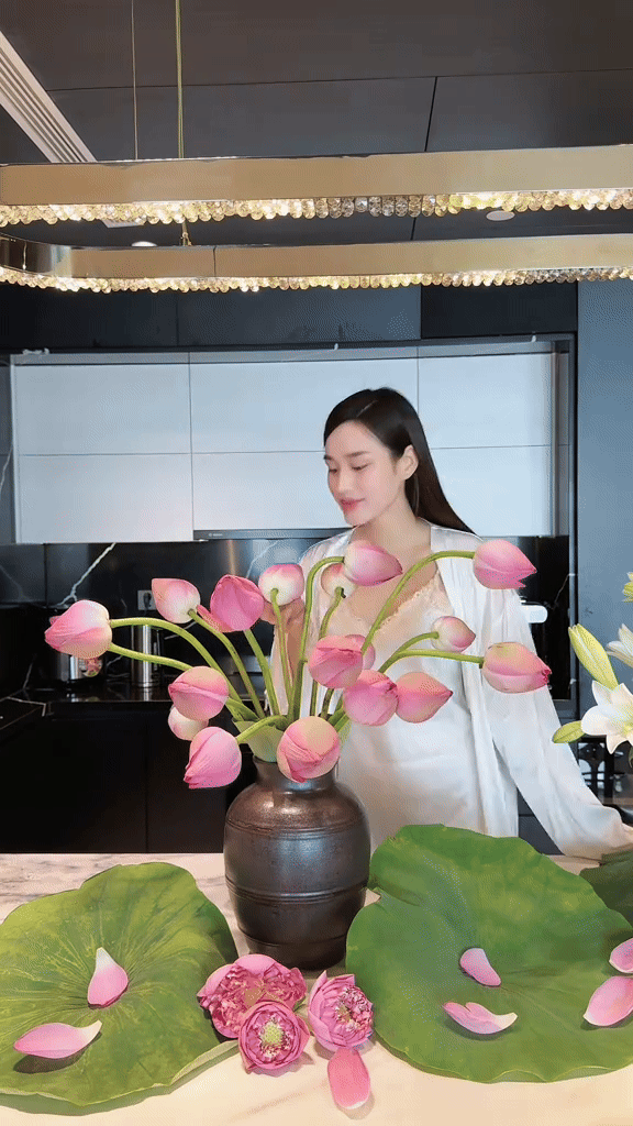 Phát hiện lạ: Dâu hào môn Việt được đúc từ một khuôn- Ảnh 1. Phát hiện lạ: Dâu hào môn Việt được đúc từ một khuôn- Ảnh 1.