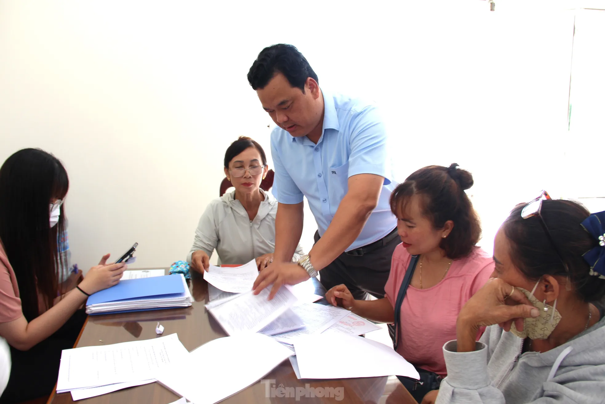 Ngày đi làm thủ tục đất đai ở phường- Ảnh 17.