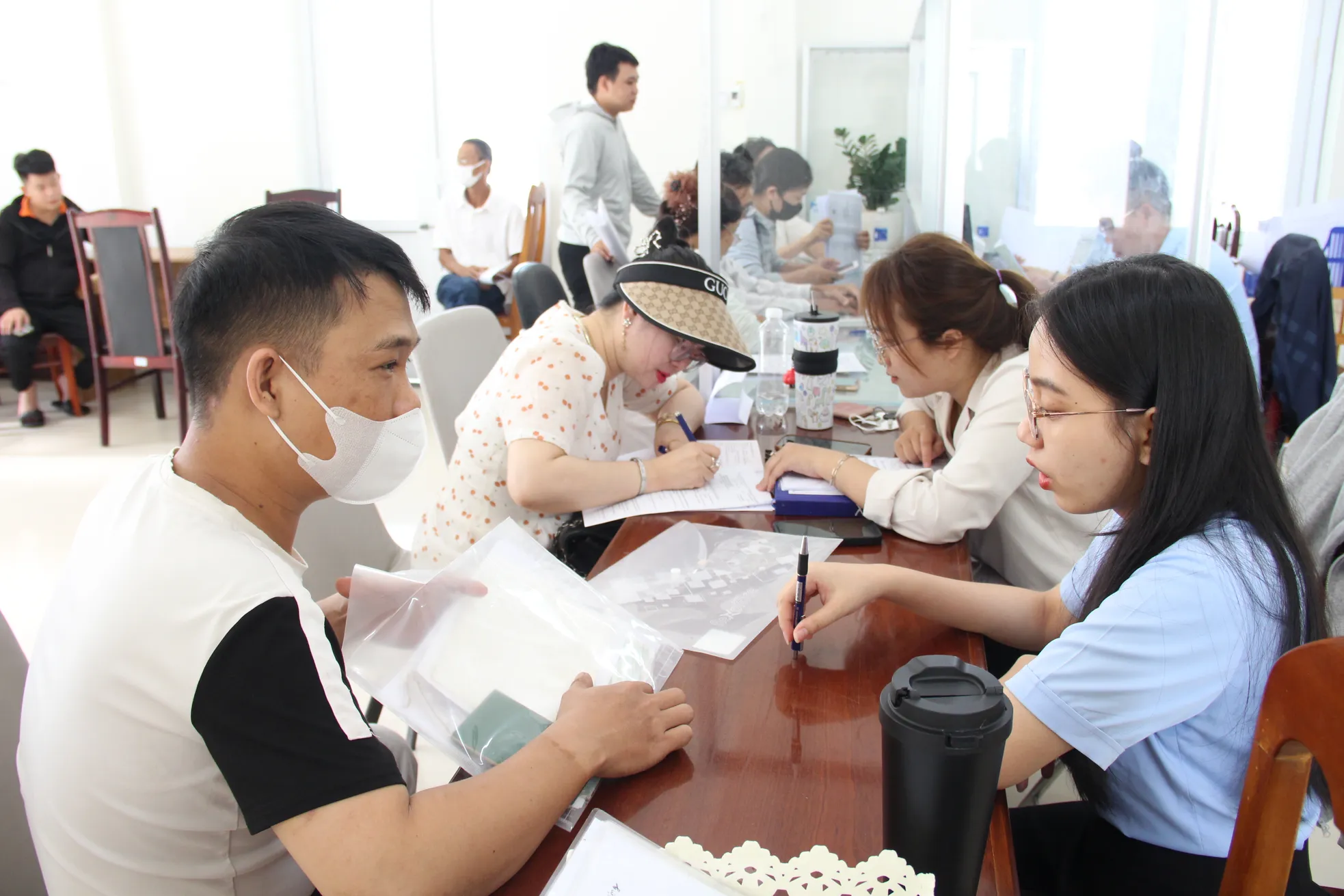 Ngày đi làm thủ tục đất đai ở phường- Ảnh 9.